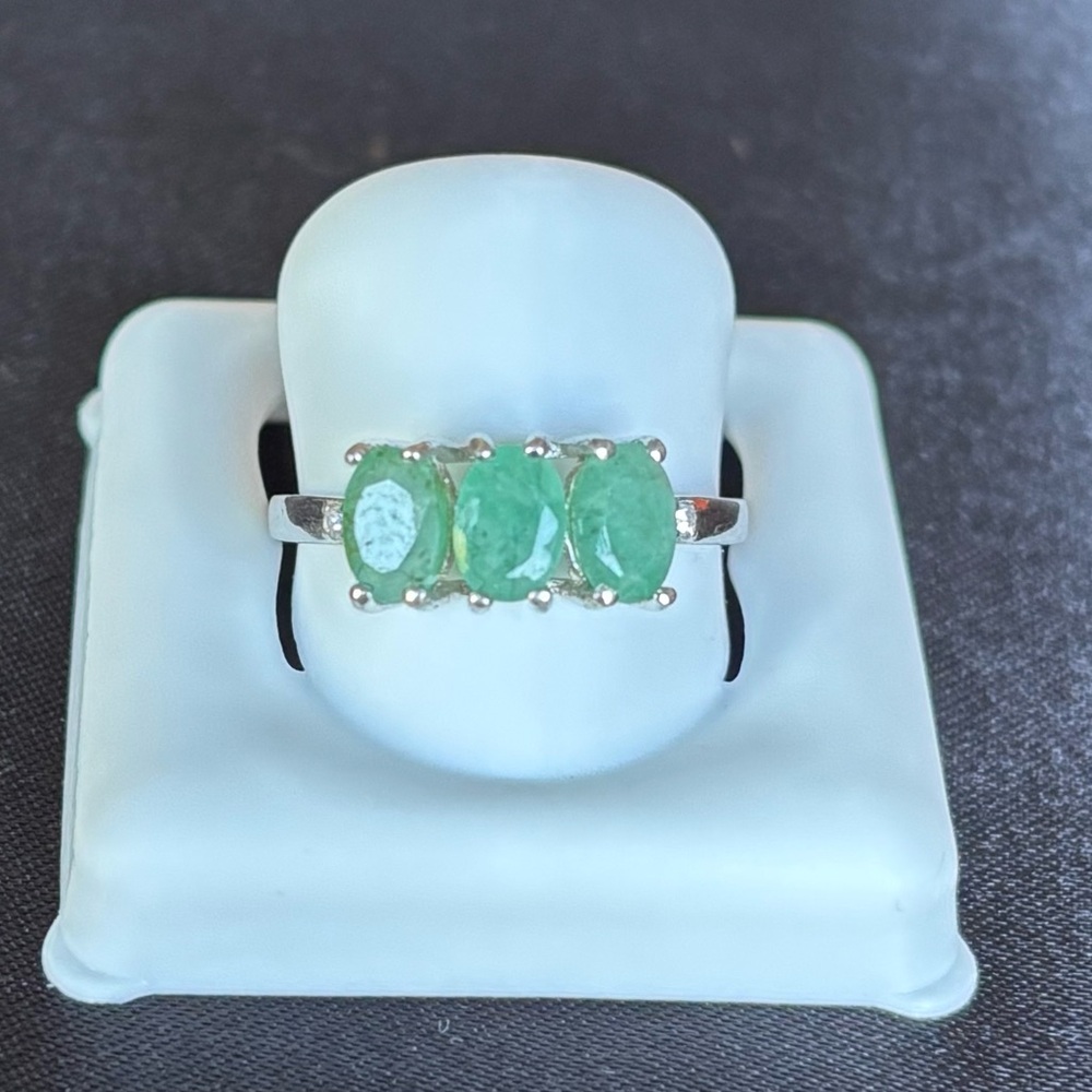 NEW Natural Stone Green Emerald Ring - Size 7